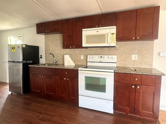 3rd image of 11886 Watergate Cir #H