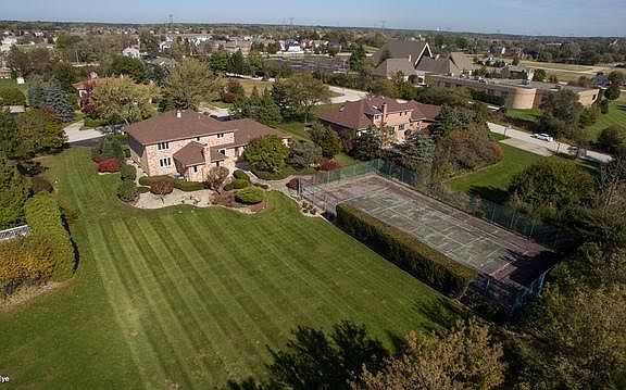 2nd image of 25 Country Manor Ln