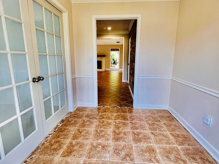205 Kinderhill Ct — Photo 38