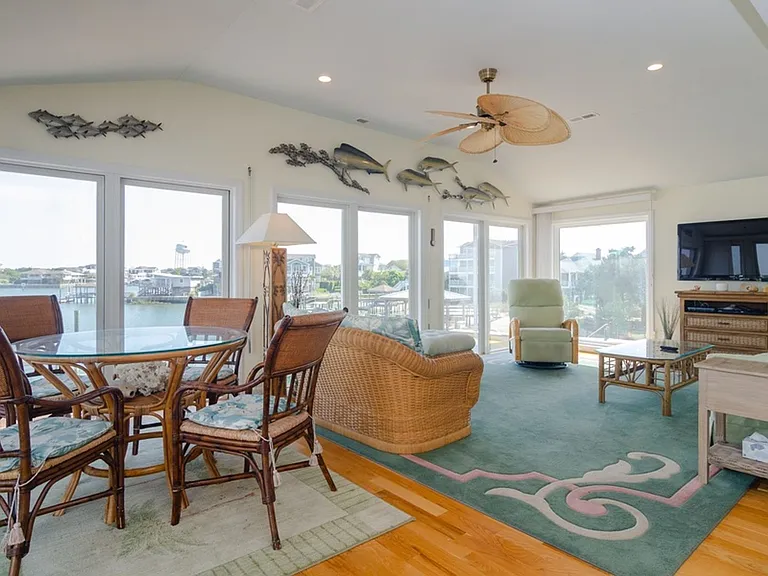 18 W Salisbury St #B — Photo 4