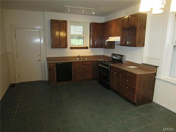 2nd image of 4219 Grace Ave
