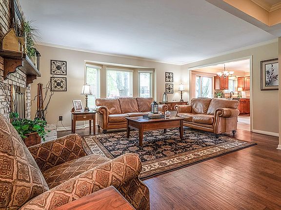 2nd image of 37730 Sunnydale St