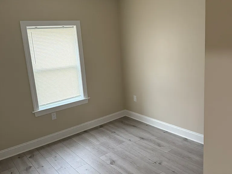 2709 E Monmouth St — Photo 9