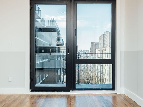 2nd image of 115 Stanwix St #742