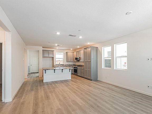 5th image of 2996 Edgeview Dr