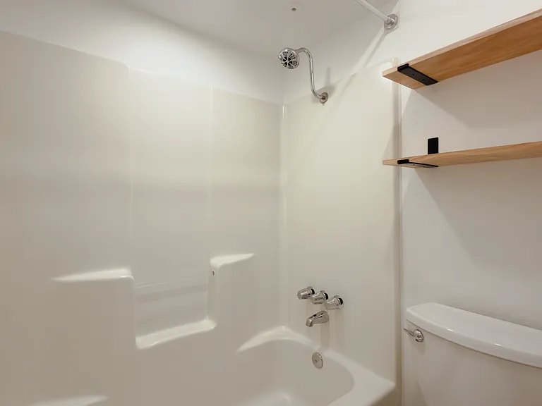 7004 Oak Meadow Cir #B — Photo 14