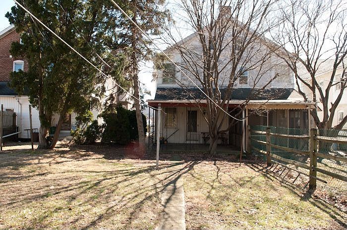 2nd image of 427 Elm St