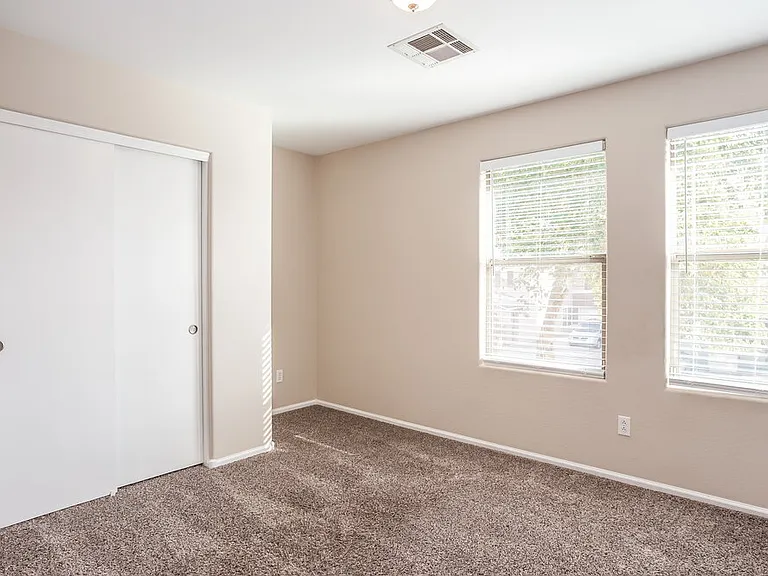 10952 W Elm St — Photo 9