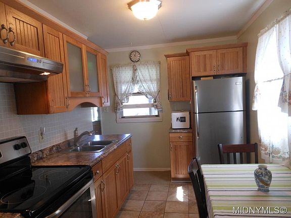 4th image of 16 Balsam Cres