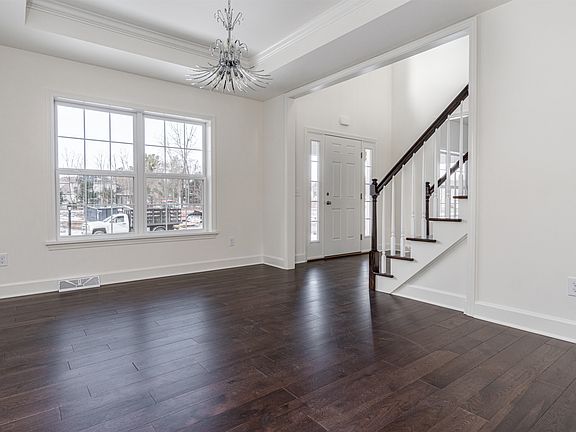 4th image of 23 Pinehollow Dr