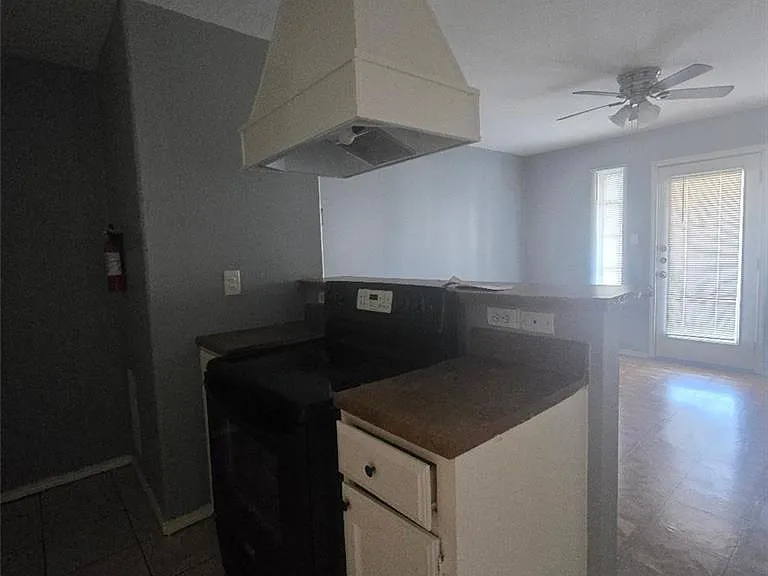 3001 Daffodil Ave — Photo 7