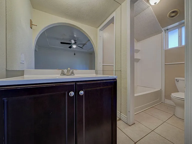 2133 W Morten Ave — Photo 22