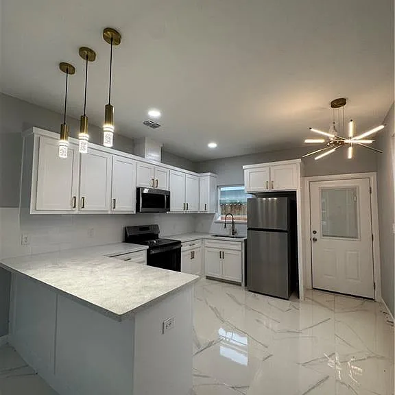 5600 Northwestern Ave #1 — Photo 3