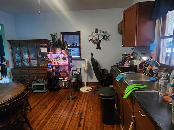 3rd image of 400 Lowell Ave
