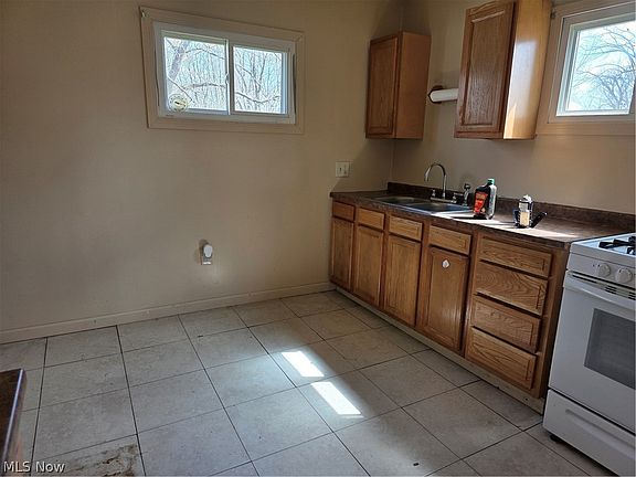 5th image of 372 N Madison Ave