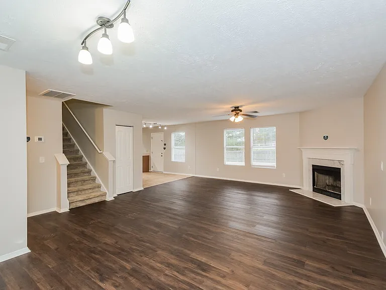 2653 Sutherland Dr — Photo 5