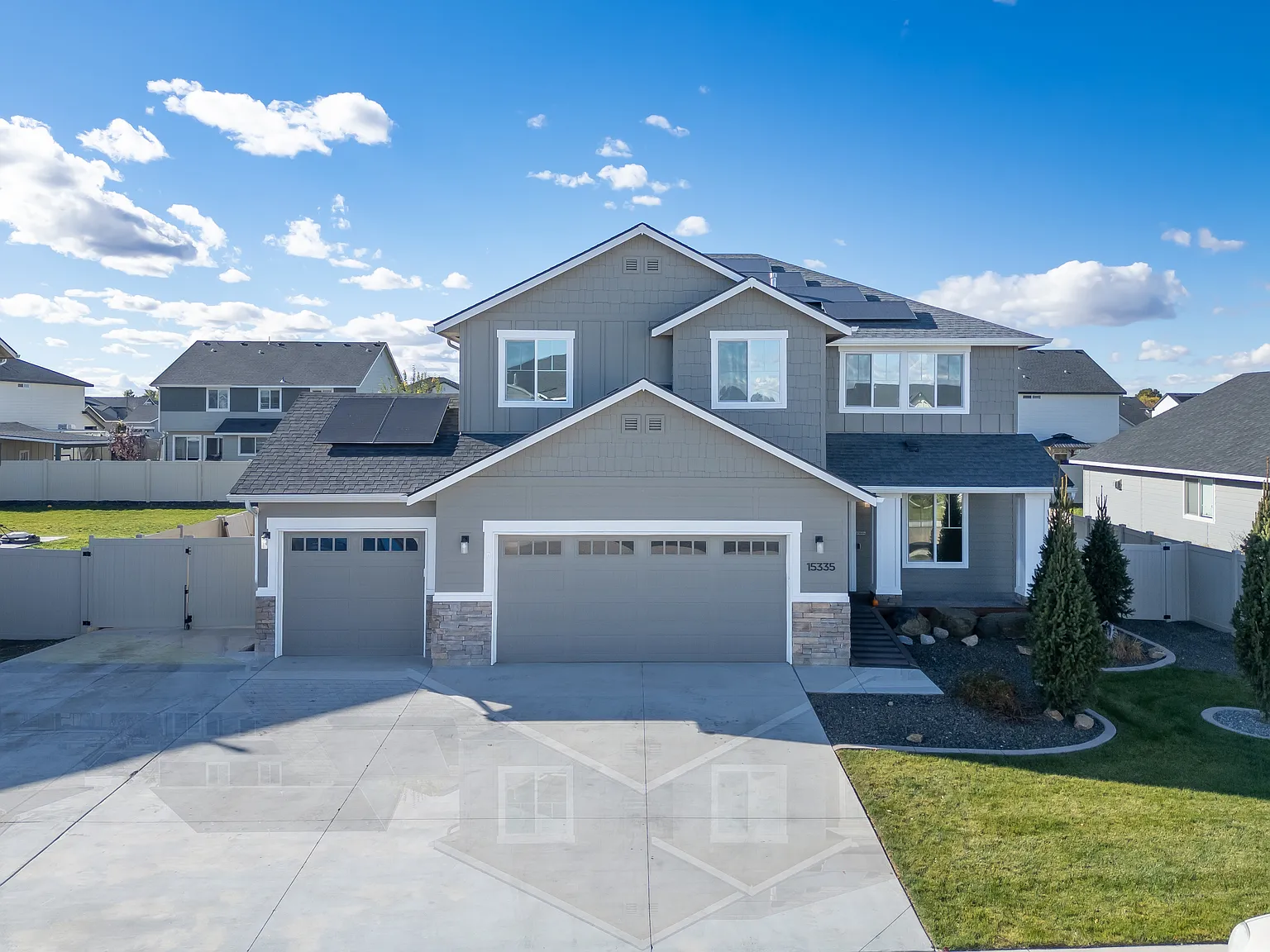 5 bed, 2.5 bath, 2390 sqft, $700 — Photo 1