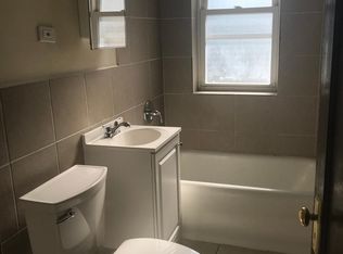 214 E 71st St, Chicago, IL 60619