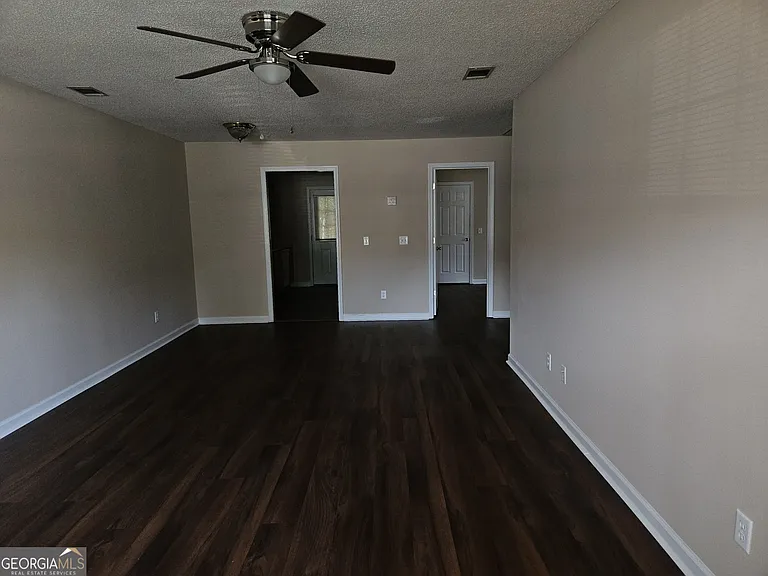 1210 Beaver Creek Dr #B — Photo 3