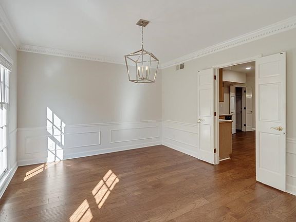 4th image of 2584 Cedarwood Dr