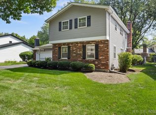 56 Bluebird Ln, Naperville, IL 60565