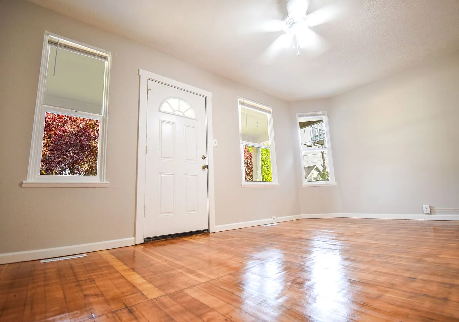 3 Bedroom 1 Bath Home with Bonus Room, located in the Irvington Neighborhood! — Photo 4