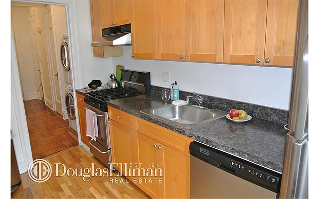 Rented by Douglas Elliman | media 15