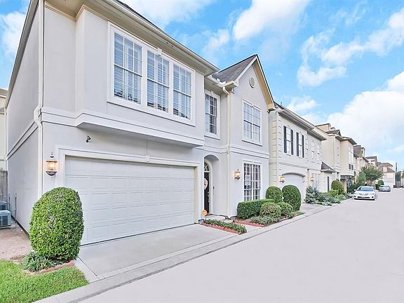 2nd image of 3230 S Pemberton Circle Dr