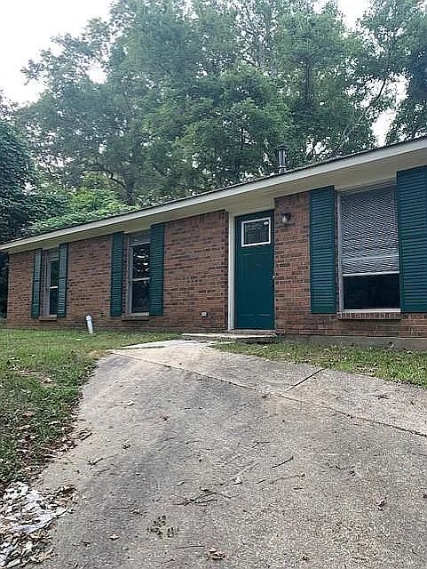1st image of 204 Rosemary Ln