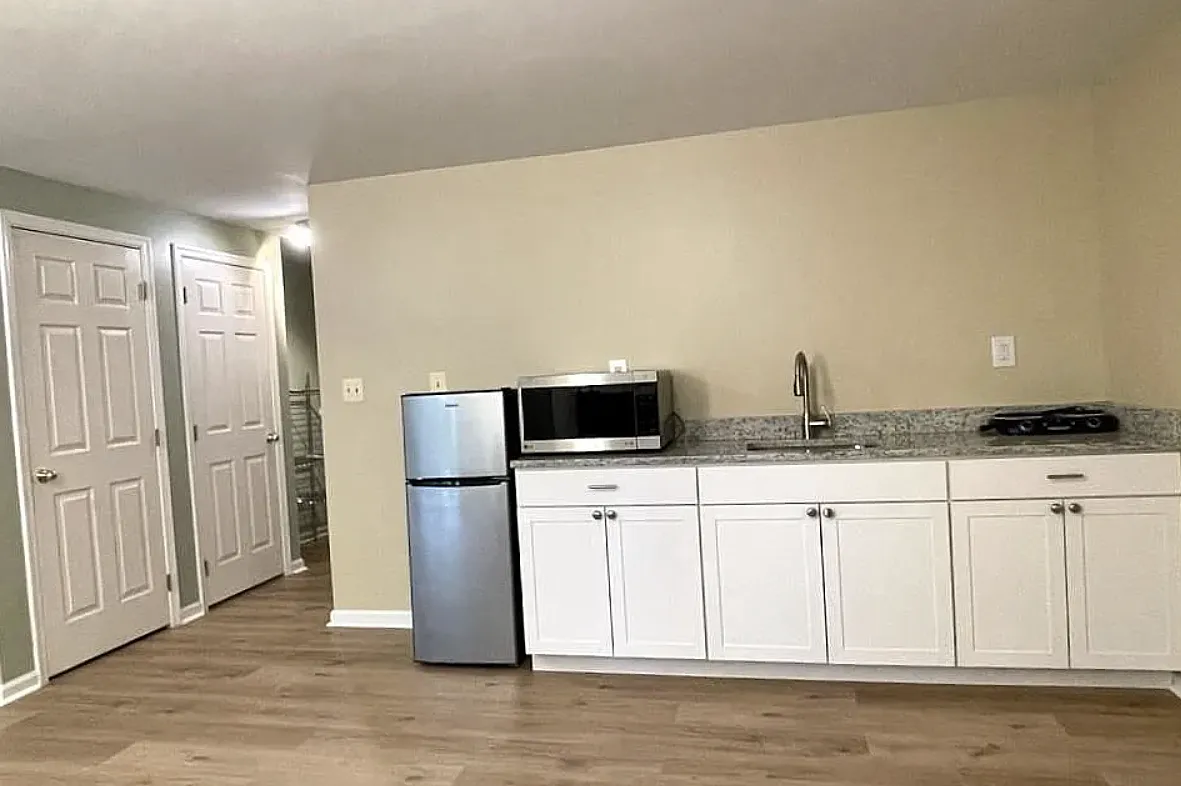 1 bed, 700 sqft, $1,690 — Photo 3
