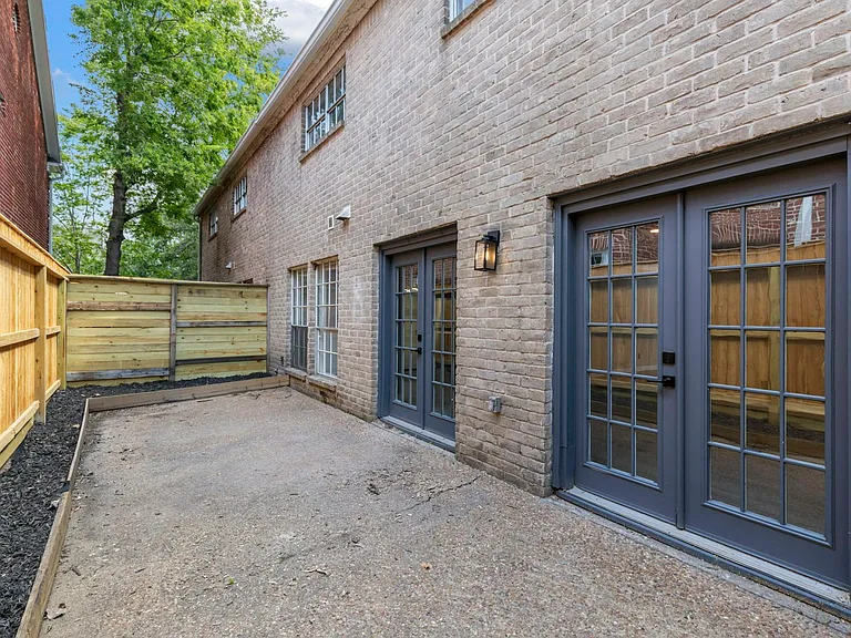 2226 Nantucket Dr — Photo 44
