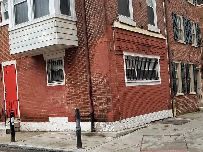 1120 Locust St #101 — Photo 1