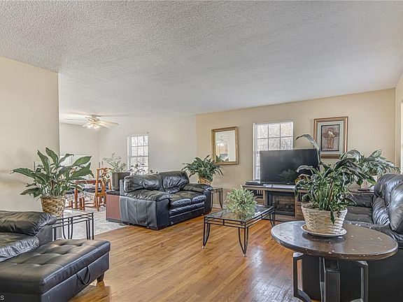 5th image of 1109 Lombardy St