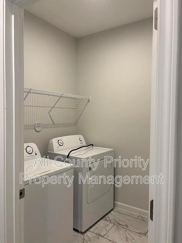3 bed, 2.0 bath, 1676 sqft, $1,950 — Photo 4