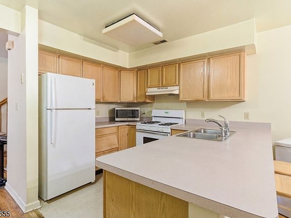 5th image of 94 19Th Ave