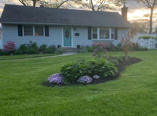 36 Pequot Ln, East Islip, NY 11730