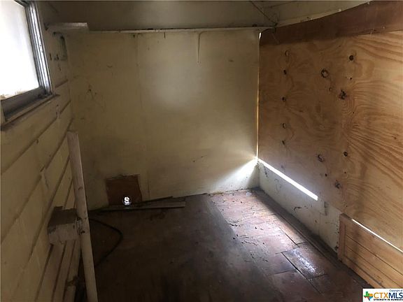 4th image of 1102 Westview Dr