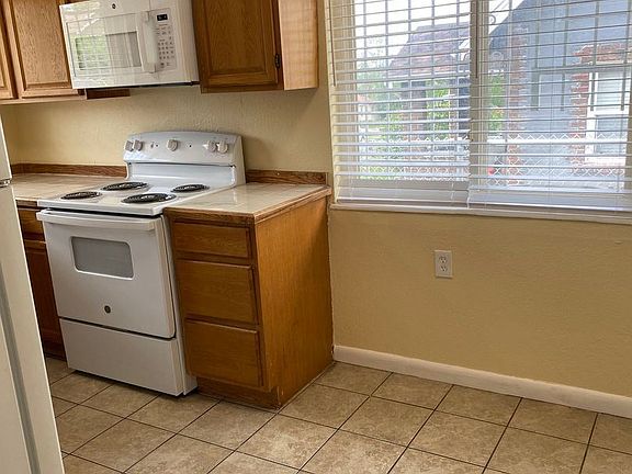 5th image of 154 S Hazel Ct #1