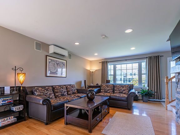 4th image of 12 Serenity Dr