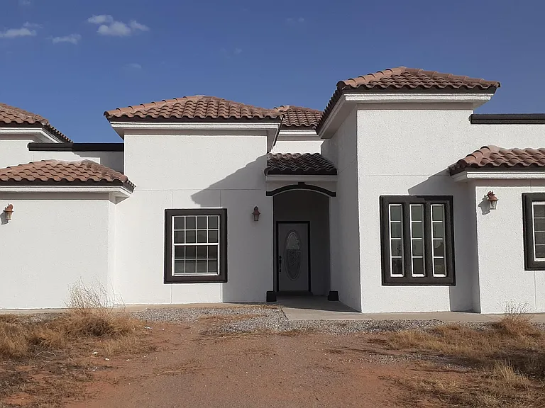 5466 Buffalo Creek Dr — Photo 1