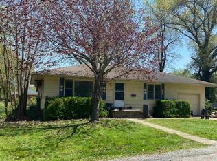 416 N 7th St, Herrin, IL 62948
