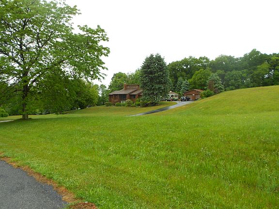 2nd image of 1921 Fawn Lane