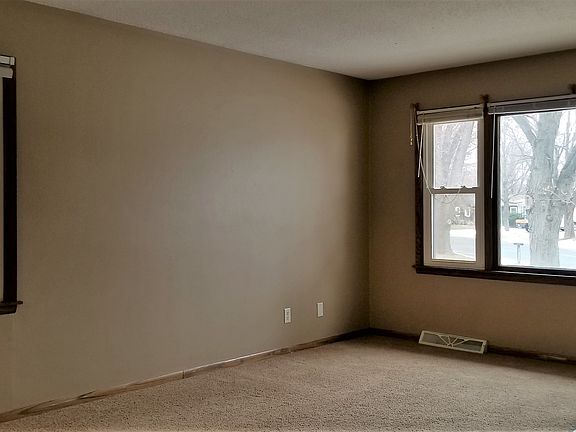4th image of 724 S Fork Dr