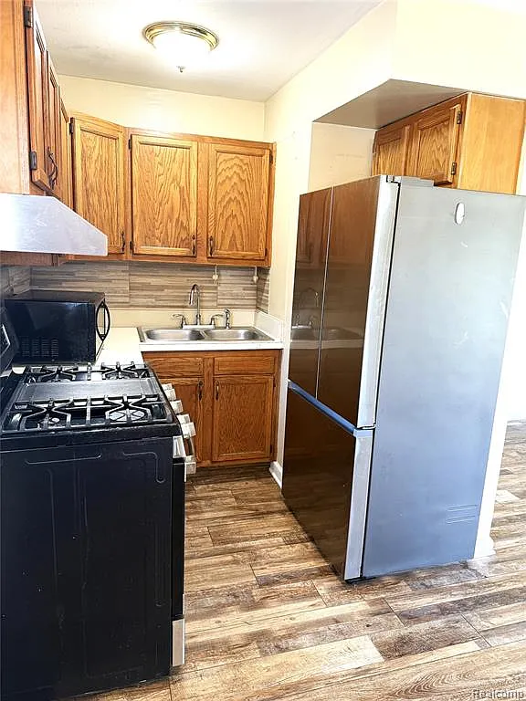 2 bed, 1.0 bath, 656 sqft, $1,200 — Photo 3