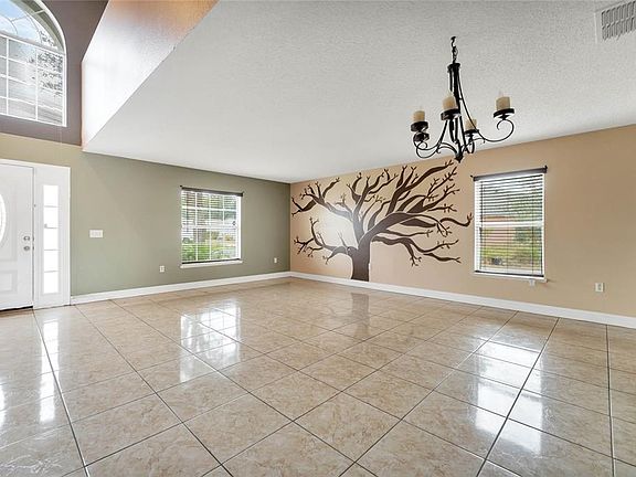 4th image of 275 Chadworth Dr