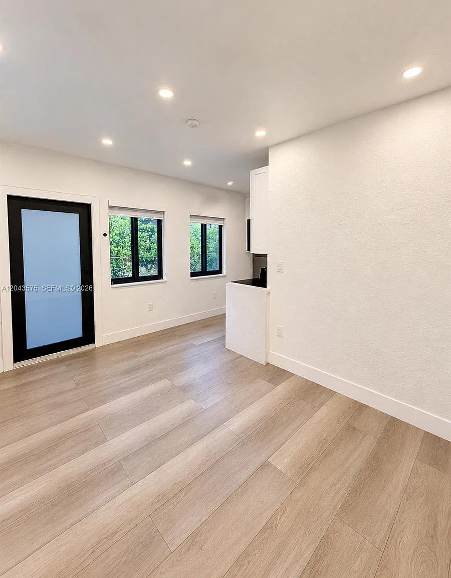 Sunshine Manor — Photo 1