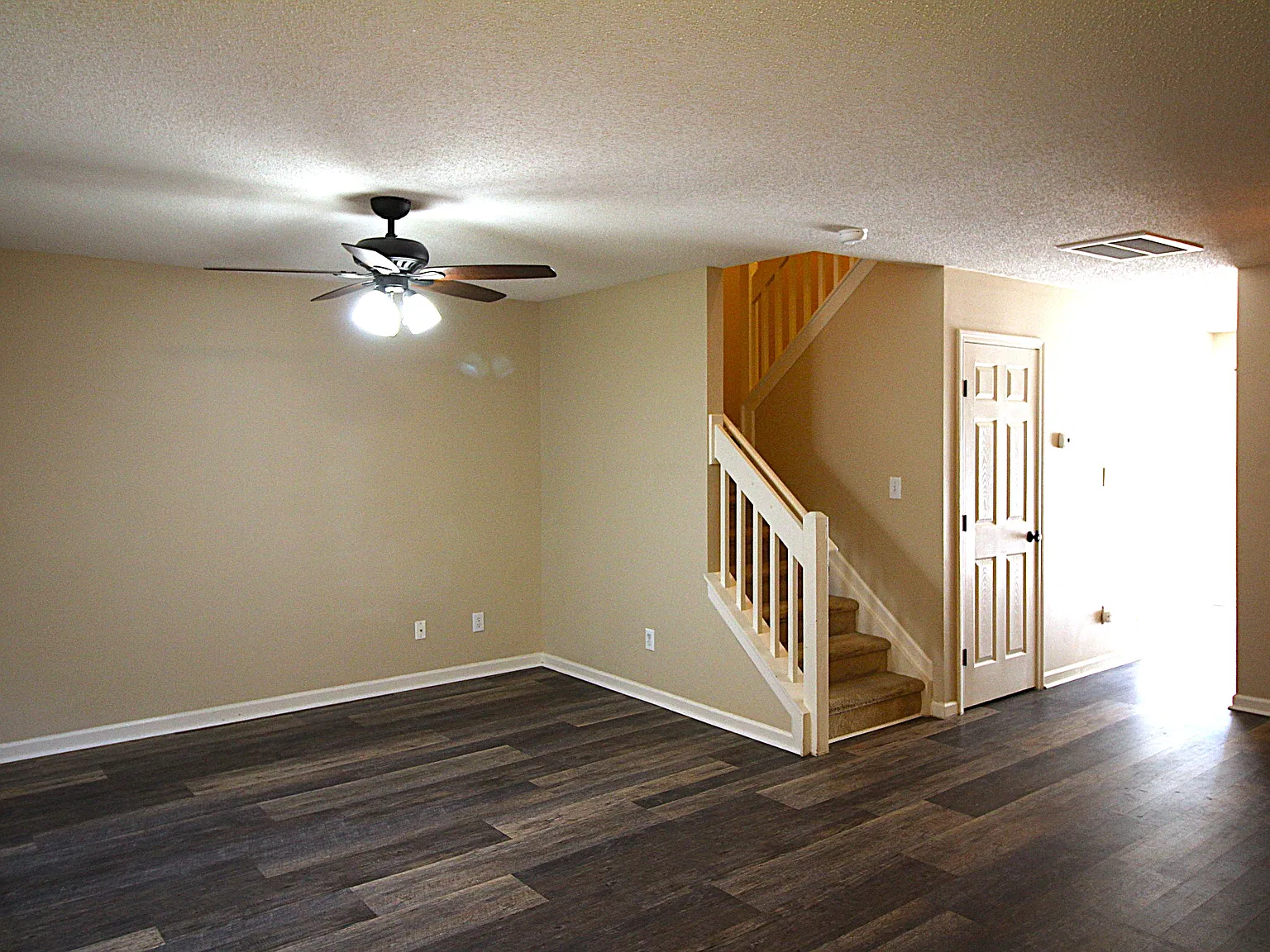 2 bed, 1342 sqft, $1,595 — Photo 2