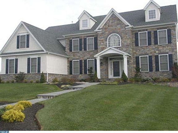 2nd image of 1 Wooded Creek Cir