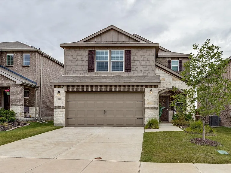 838 Ozark Path — Photo 1