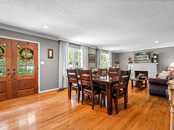 4th image of 435 Country Club Dr